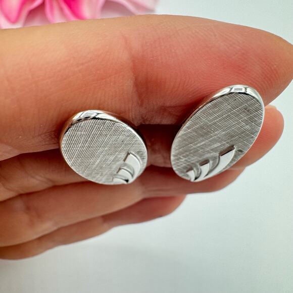 Vintage Swank Cufflinks Matte Shiny Silver Tone Oval Signed Textured Retro Cool - Picture 8 of 10